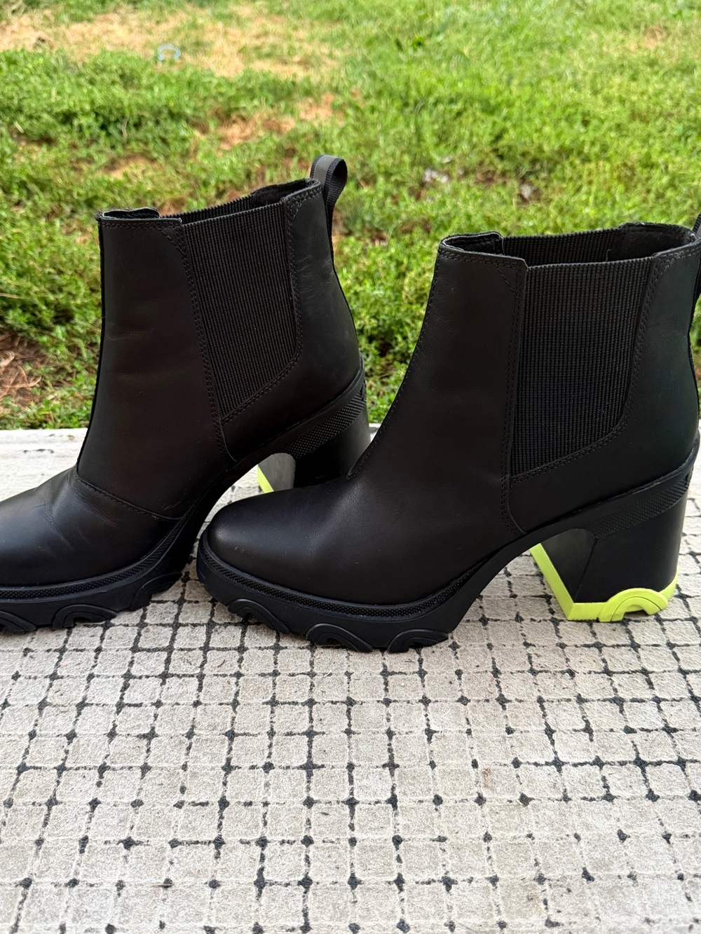 Sorel Brex Black Chelsea Platform Ankle Boots with Neon Accent waterproof Sz 9.5